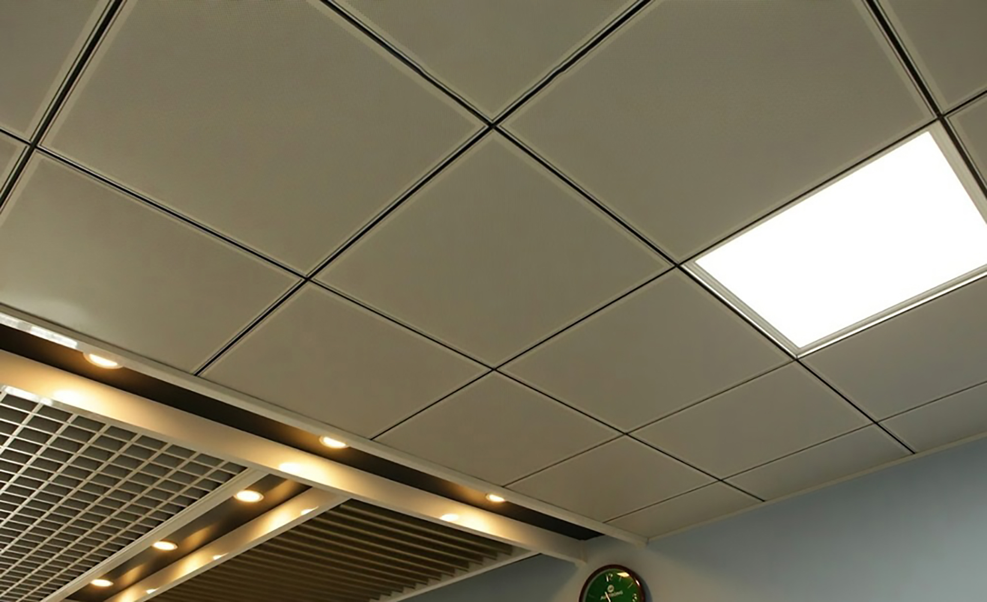 Hình ảnh sản phẩm hoàn thiện trần nhôm Lay-in 600×600 T-Black