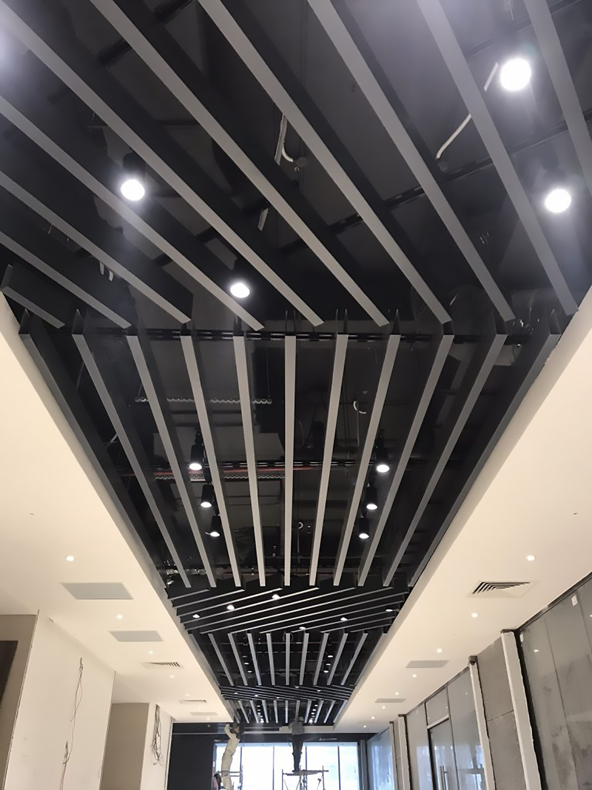 Trần nhôm U tại sảnh chung cư