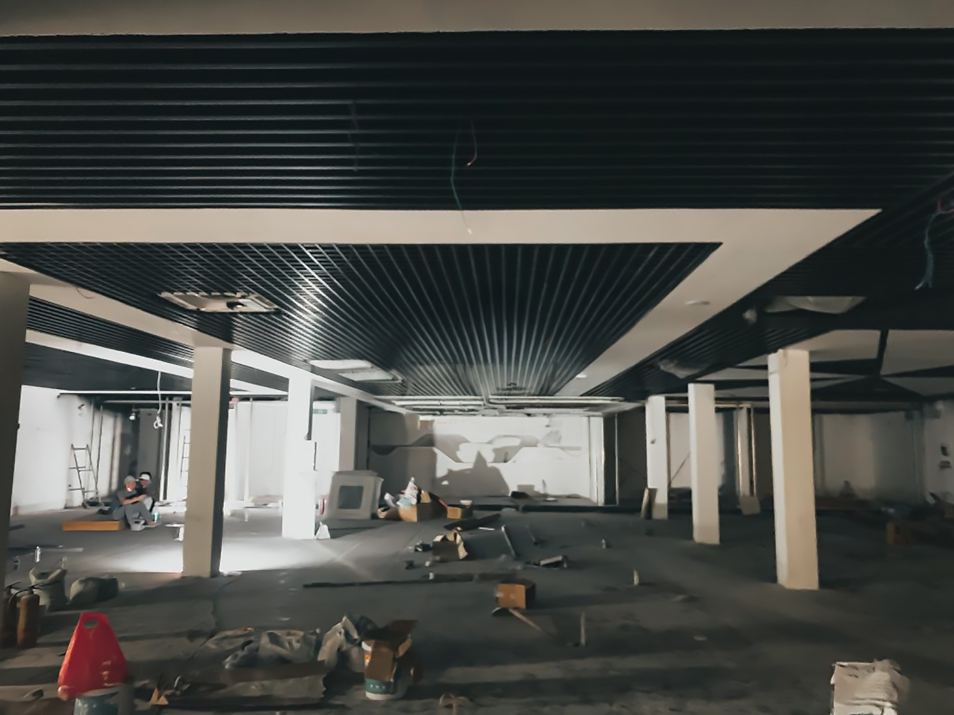 Trần nhôm Caro và U tại Cyber Gaming